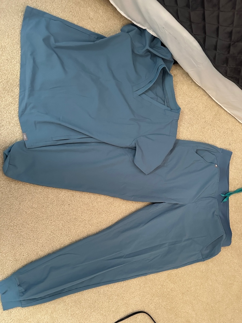 Figs fion scrubs, large bottom, medium top. Will sell seperately also